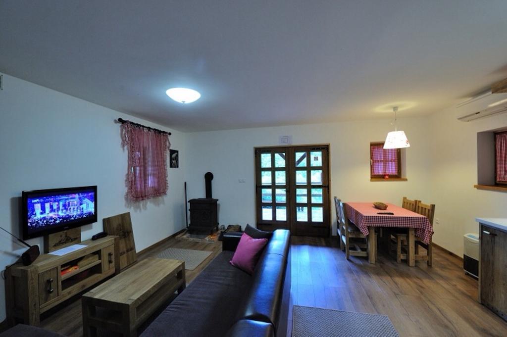 Apartment Drvena Kuca Mreznica Gornji Zvečaj Cameră foto